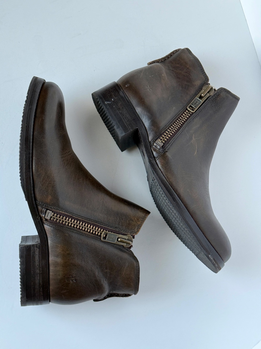 FRYE Women’s 9 Dark Brown Leather Booties Outside Zip MADISON MOTO SHOOTIE - Picture 10 of 16